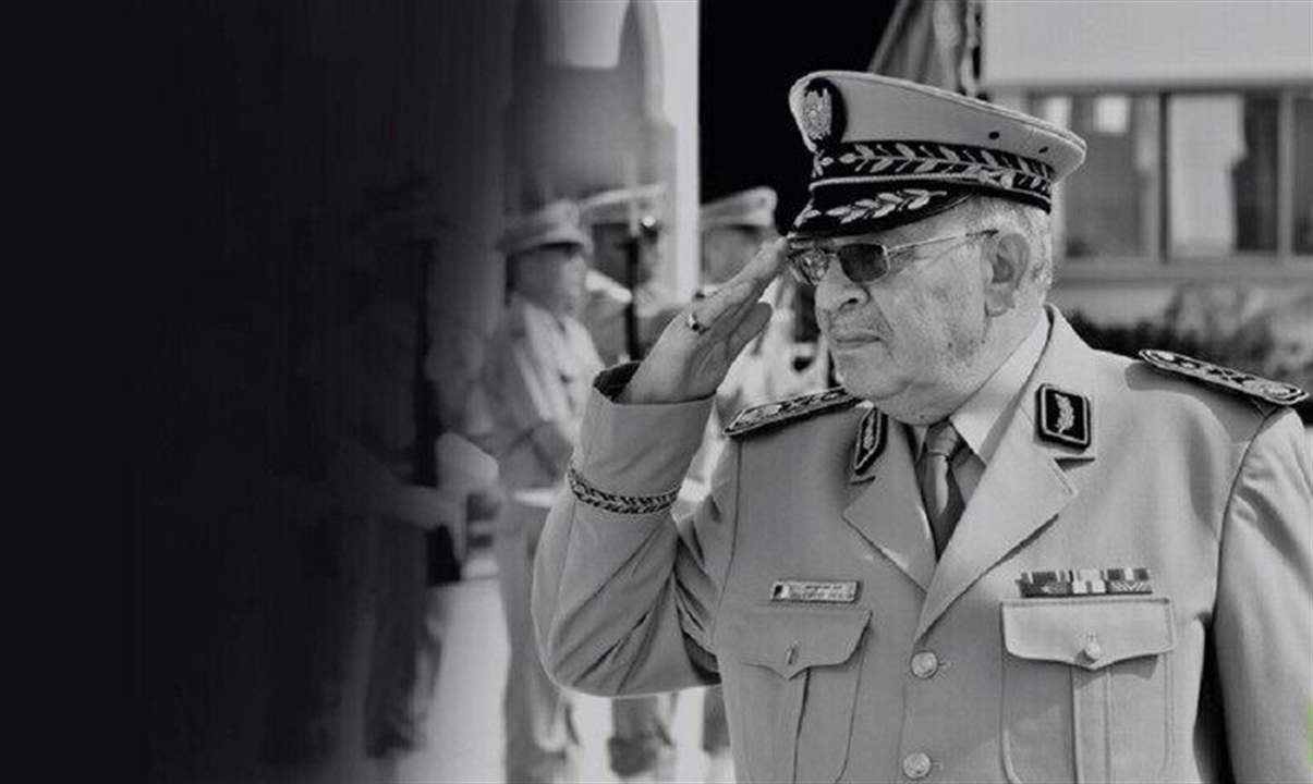 بالفيديو- طرد السفير الفرنسي من جنازة قايد صالح في الجزائر