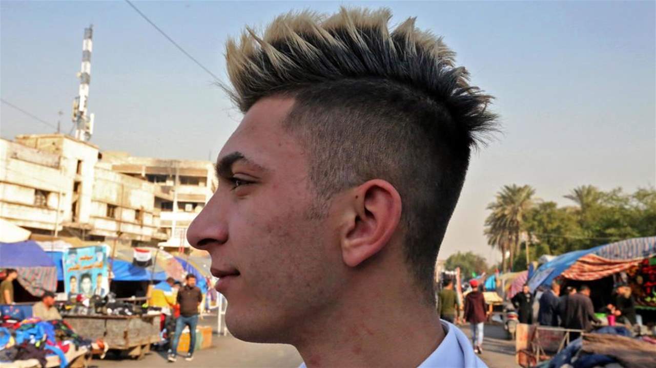 "صوّرني يا عطواني" و"عرف الديك"... "ثورة" العراقيين بتسريحة الشعر أيضاً