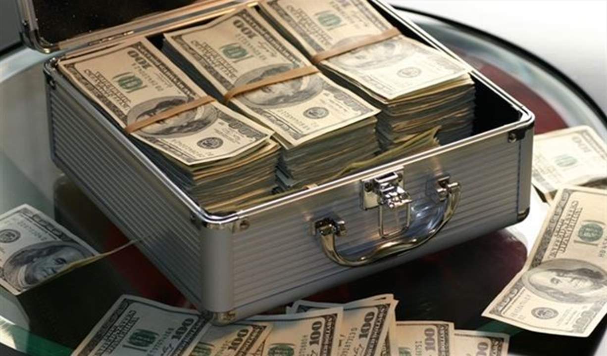 تحقيقات مكثفة بدأت في ملف تحويل سياسيين مليارات الدولارات للخارج