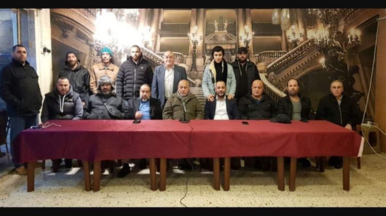 ناشطون في الميناء يطالبون باستقالة رئيس البلدية 