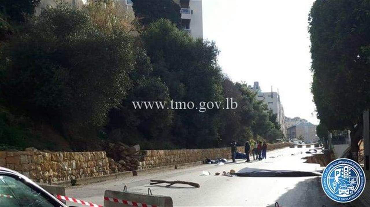 التحكم المروري: قطع طريق المنصورية القديمة بسبب انهيار جزئي للطريق وتحويل السير الى الطرقات الفرعية