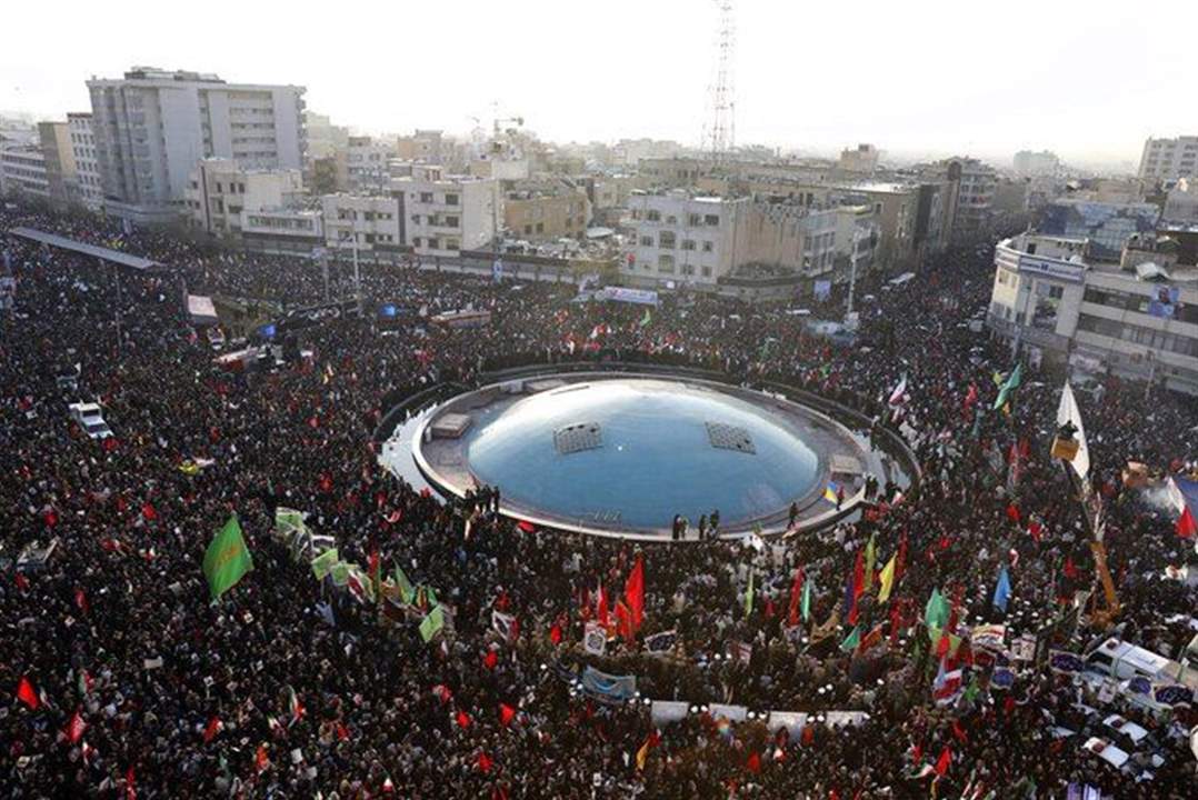 بالفيديو- مراسم تشييع مليونية لسليماني ورفاقه الشهداء في طهران