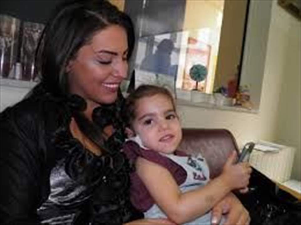 فنانة لبنانية تتعرض للسرقة وهجوم مسلح 