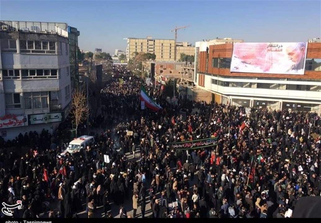 بالفيديو- حشود ضخمة تشارك في وداع سليماني بمسقط رأسه في كرمان