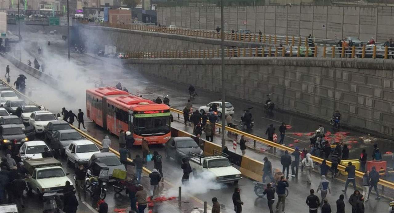 بعد ورود تقارير عن إطلاق نار على محتجين... قائد شرطة طهران يرد