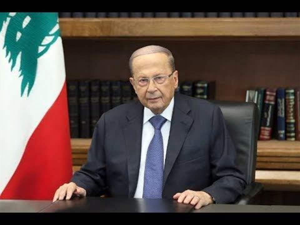 "الجمهورية": عون يميل الى عدم التمسّك بحسان دياب