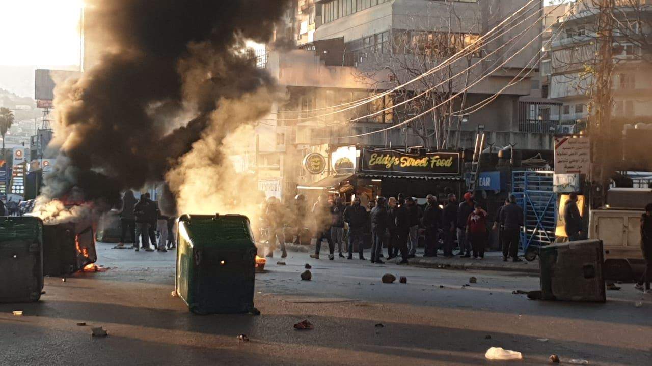 في "اسبوع الغضب"... قطع طرقات واعتصامات امام المرافق العامة والمؤسسات 