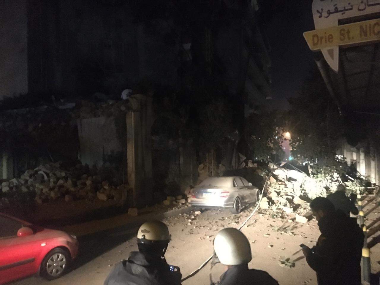 بالصور- انهيار مبنى في الاشرفية ولا إصابات