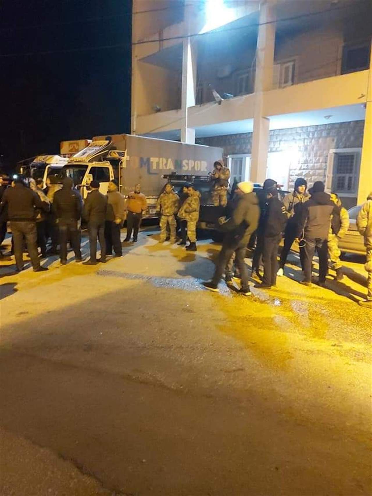 اشكال في العبدة بين الثوار والجمارك ومواطنين من العبودية 