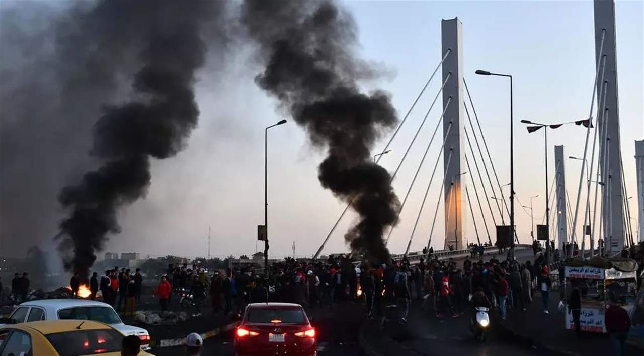 مواجهات بين محتجين عراقيين وأنصار مقتدى الصدر 