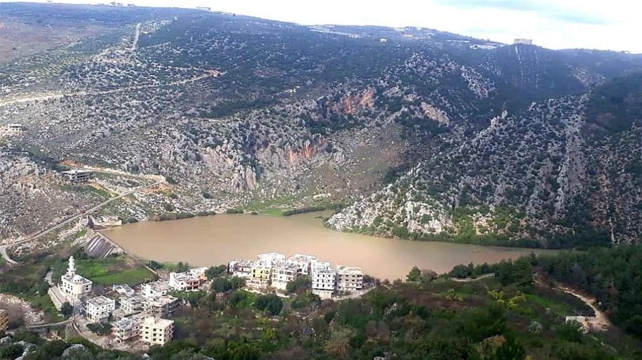 النفايات تعطل توربينا للطاقة الكهرمائية في عيون السمك في عكار