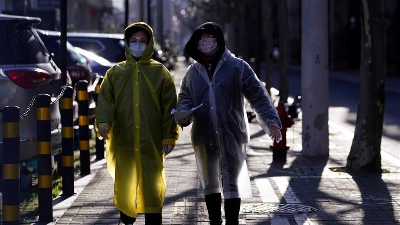 الصين تدعو المتعافين من كورونا إلى التبرع بدمهم لاستخدامه كعلاج 