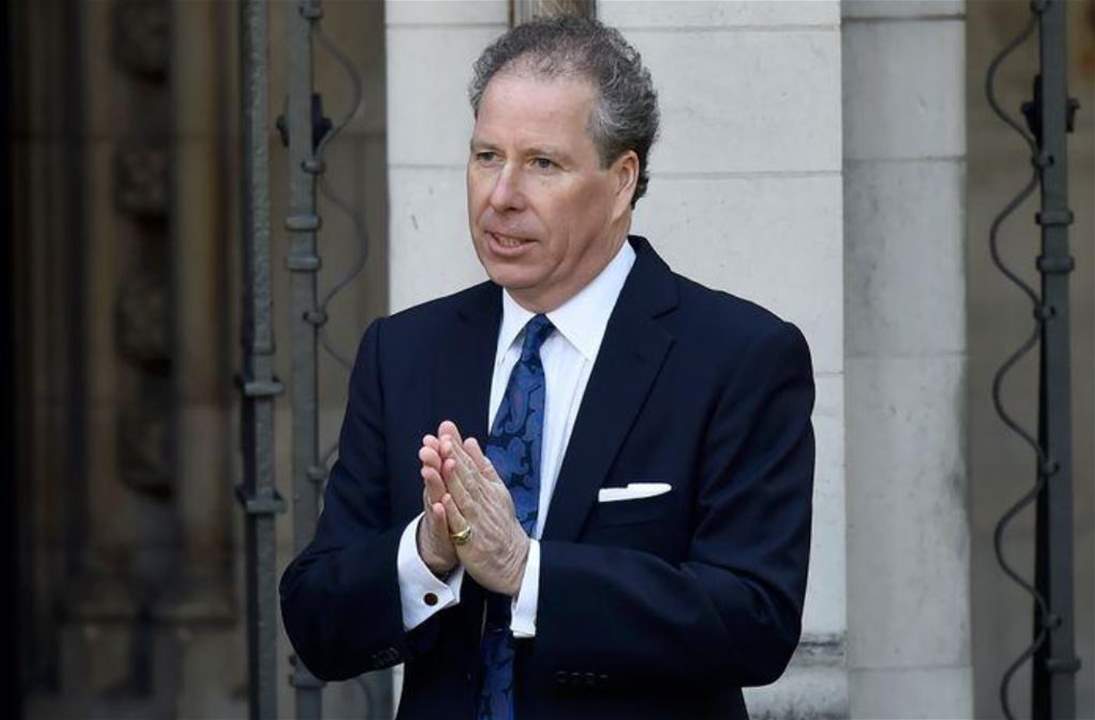 ابن شقيقة ملكة بريطانيا يطلّق زوجته بعد زواج دام 26 عاما