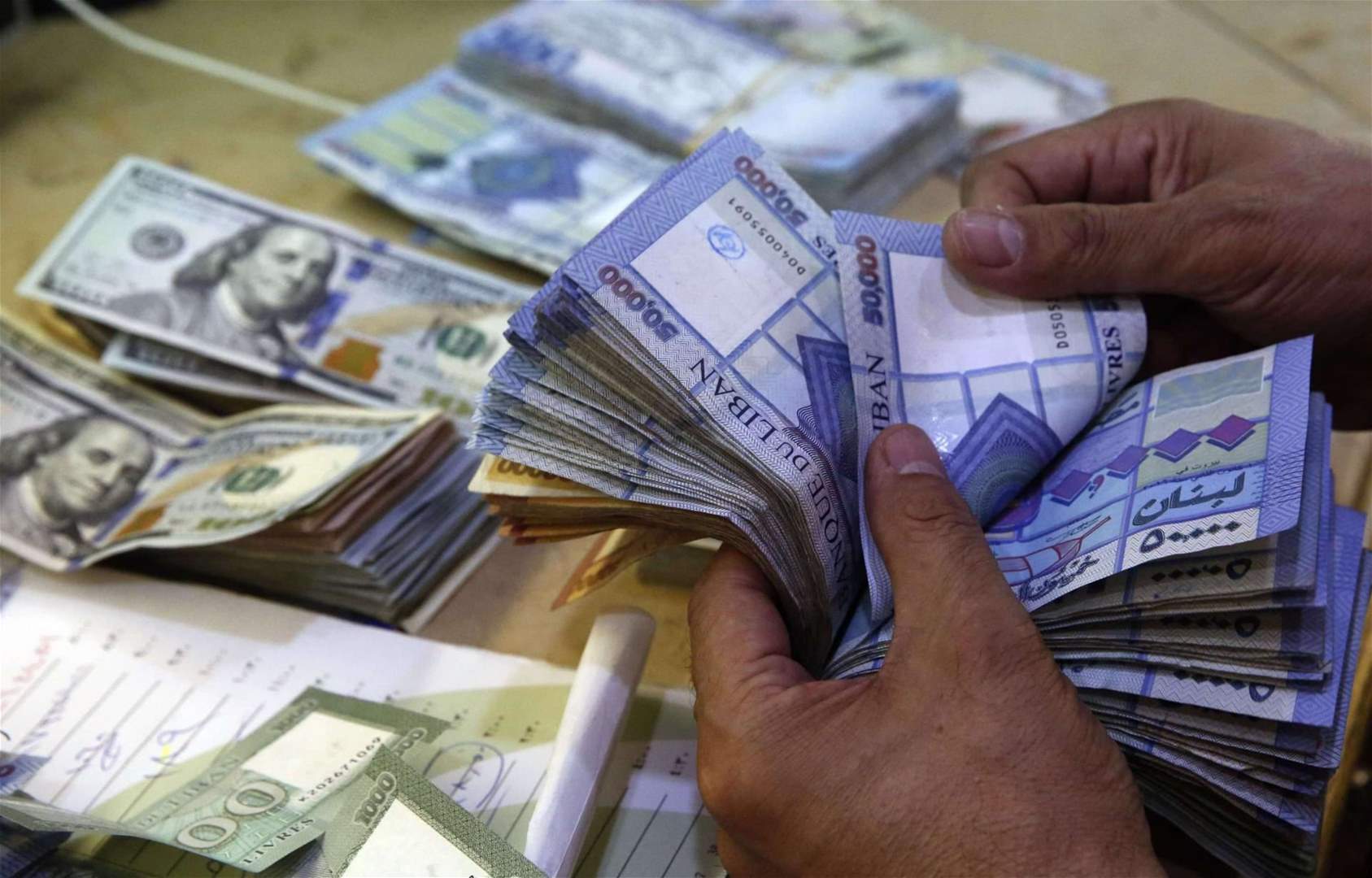 رويترز عن مصدر قضائي: لبنان يتقصى بيع بنوك محلية سندات دولية