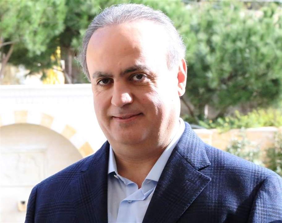 وهاب: العملة الورقية تحمل الفيروس لأيام عدة