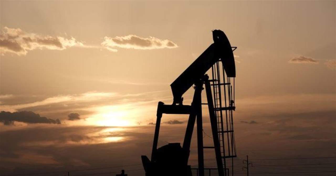 النفط يتجه صوب تسجيل أكبر تراجع أسبوعي منذ 2008