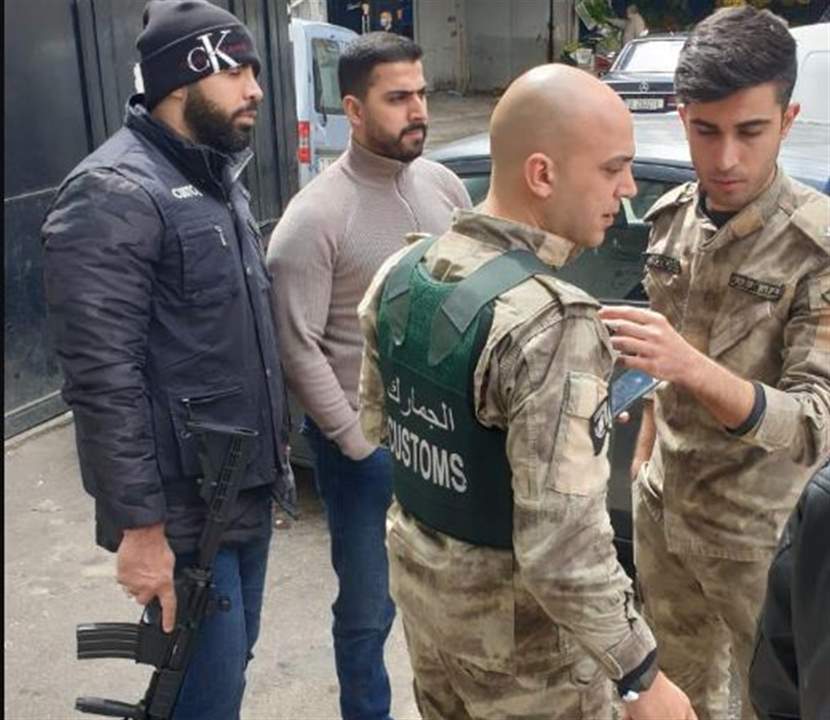 الجمارك: ضبط شاحنة محملة بالمواد المعقمة غير مطابقة للمواصفات