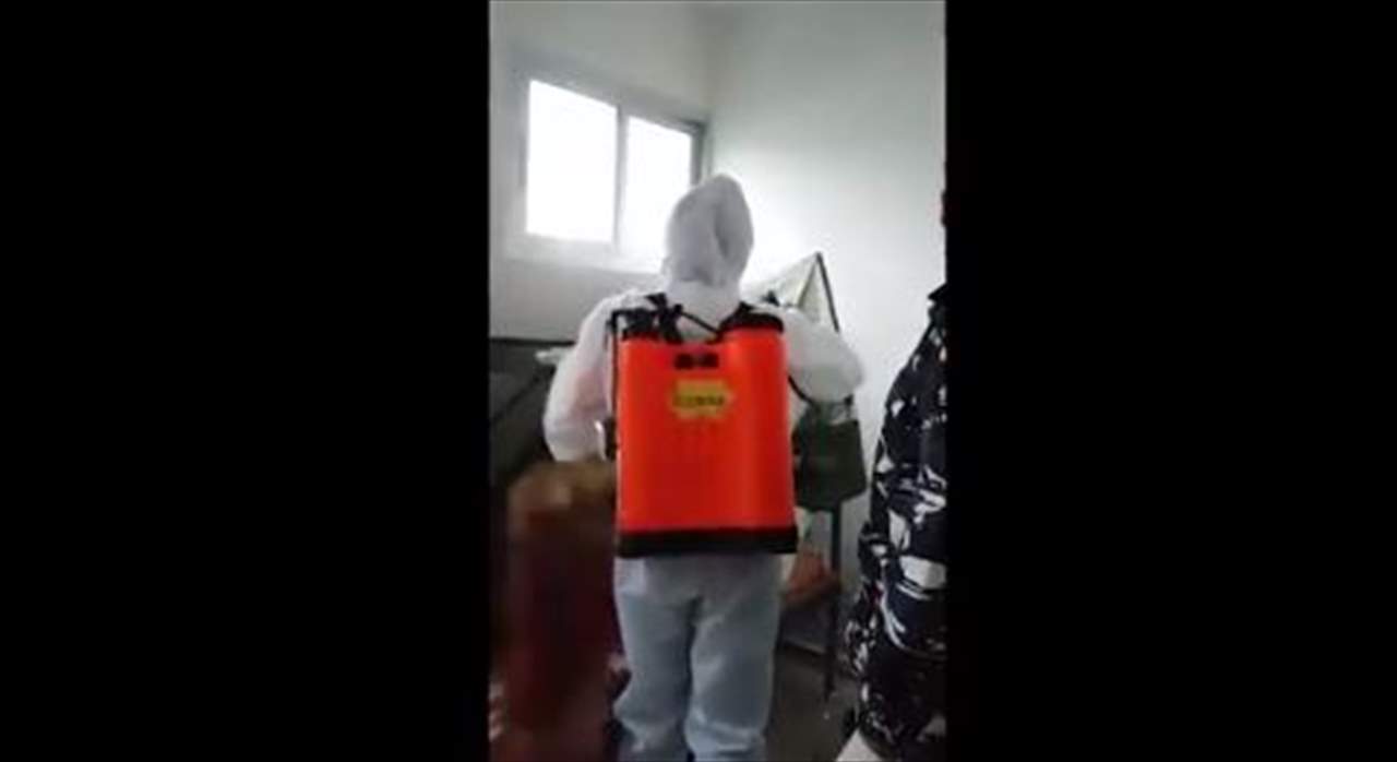 بالفيديو - تعقيم سجن رومية المركزي لمنع انتشار فيروس كورونا 