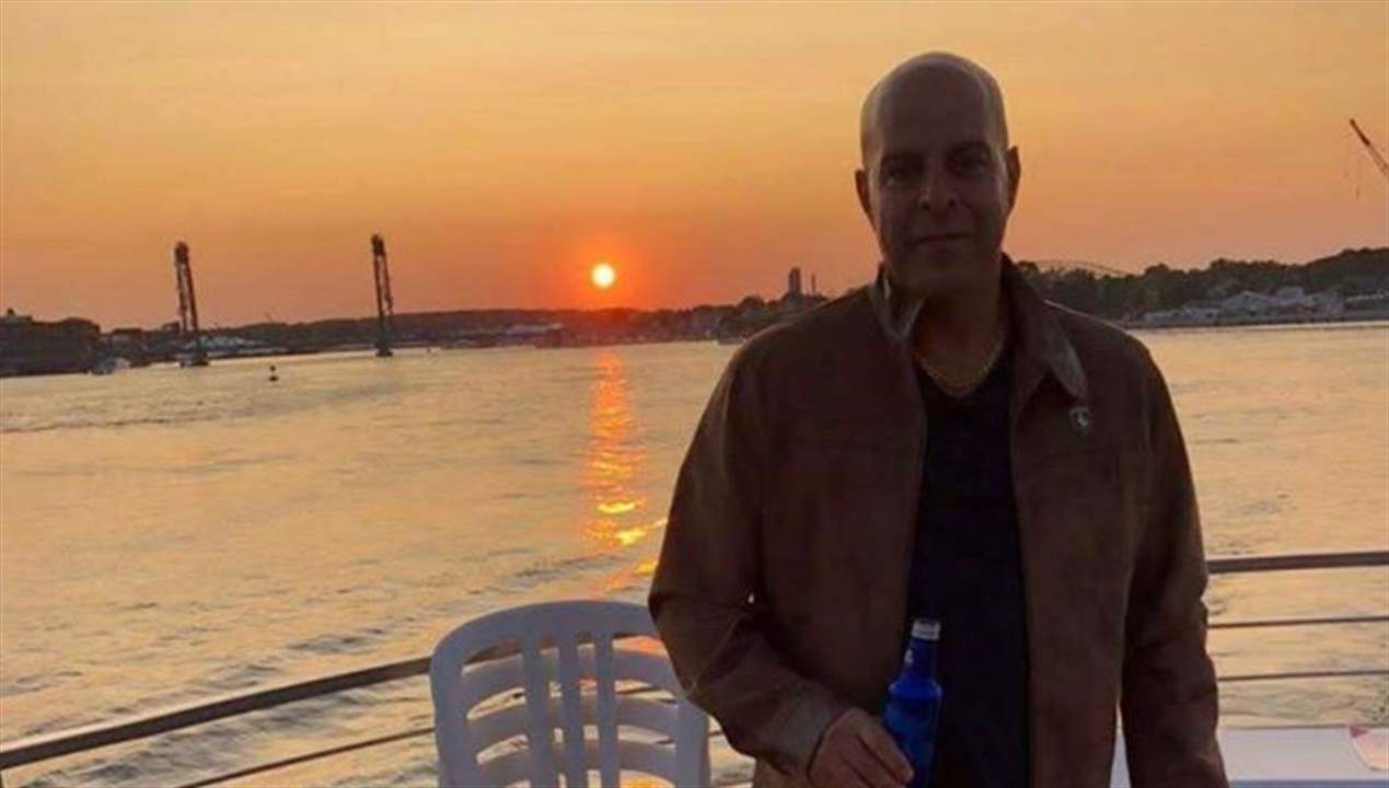 بالصورة - العميل عامر الفاخوري أثناء إخراجه من لبنان بسرير نقّال 