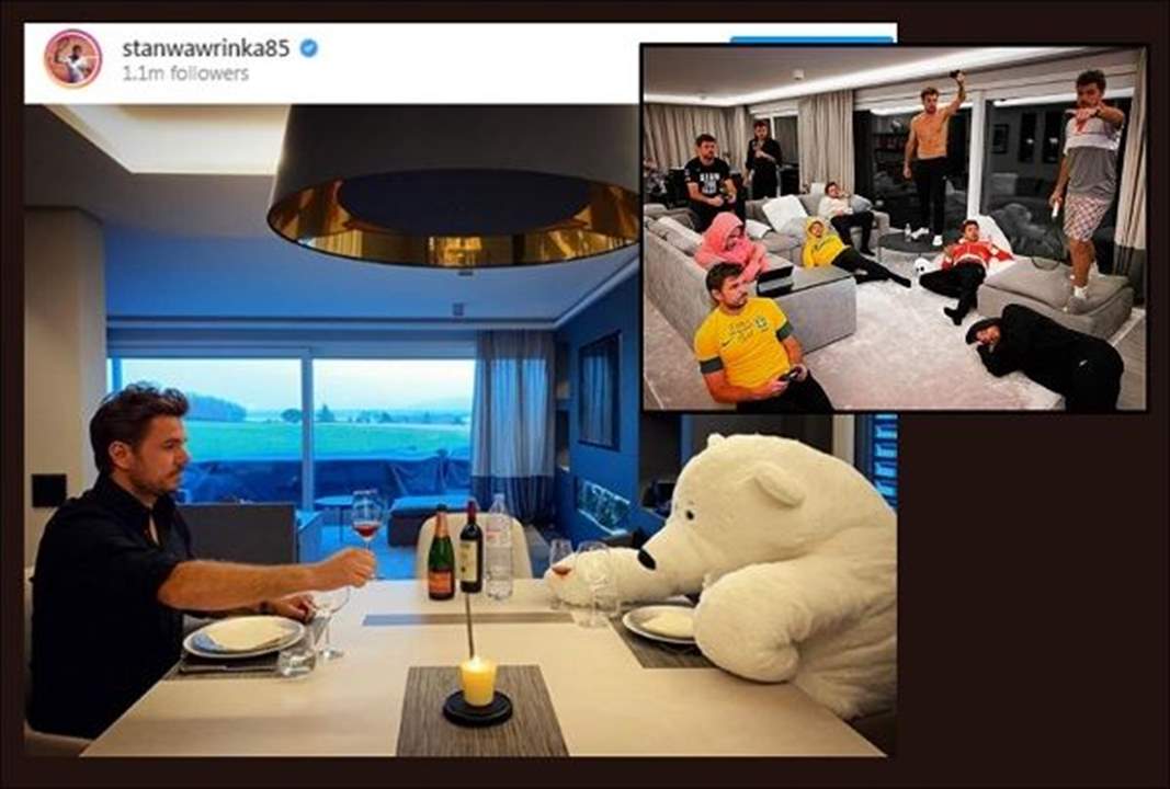 نجم التنس العالمي يتناول العشاء مع "دمية دب"