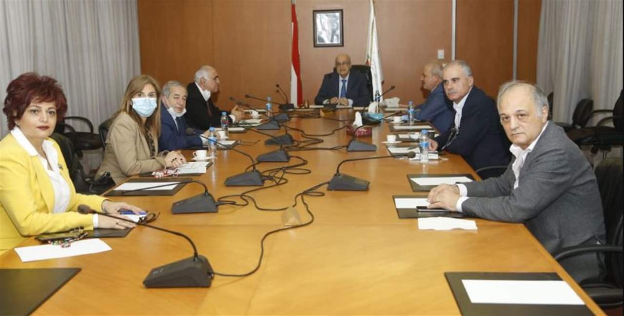 نقباء المهن الحرة طالبوا شركات التأمين بتغطية مرضى كورونا... وتأجيل دفع الرسوم المالية والبلدية والاعفاء من الغرامات