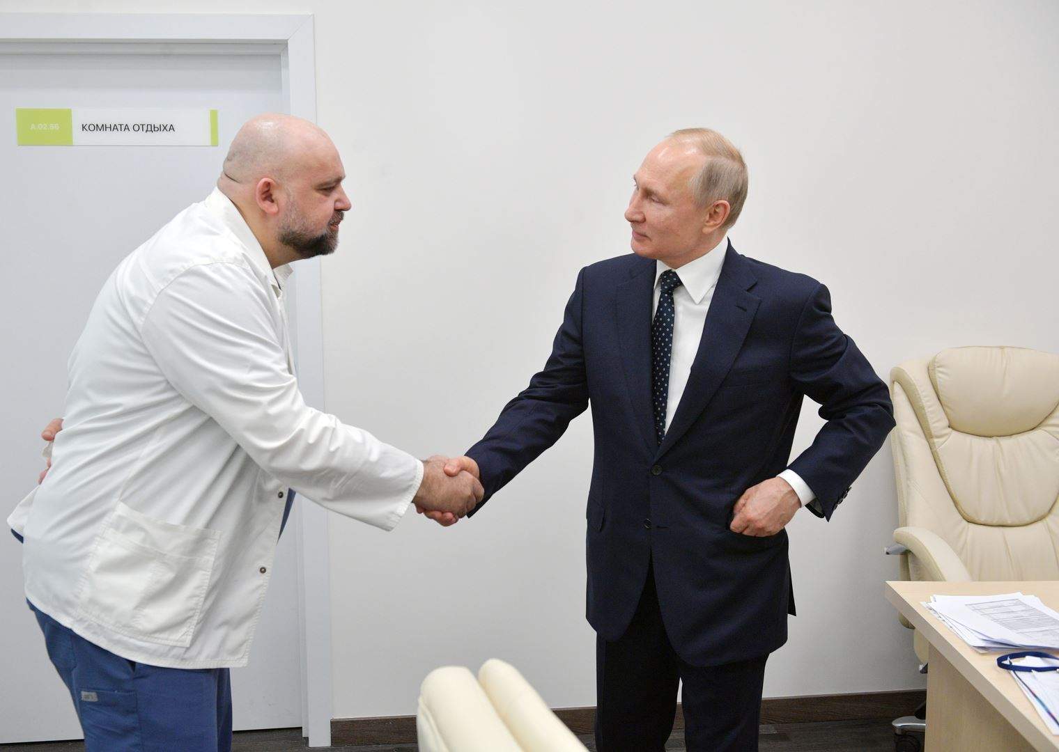  مدير مستشفى رافق بوتين في زيارته للمرضى مصاب بـ"كورونا"
