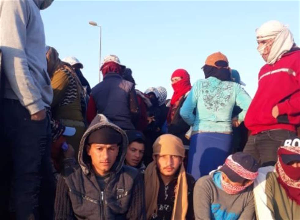 توقيف سيارة بيك آب مكتظة بالعمال الزراعيين السوريين في القاع