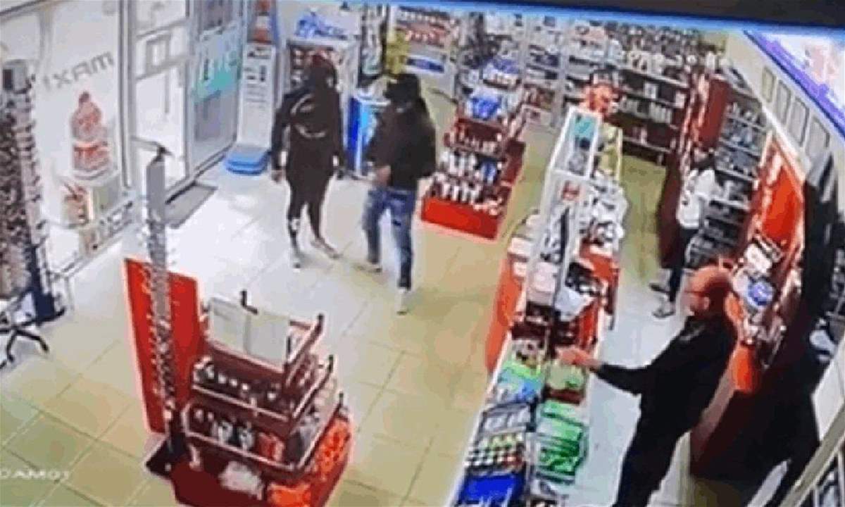 أصحاب الصيدليات يعتصمون للمطالبة بحمايتهم من السرقة والاعتداءات المسلحة 