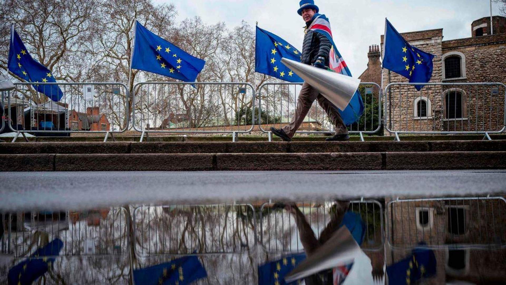 معنويات مستثمري منطقة اليورو "في الحضيض" بسبب فيروس كورونا