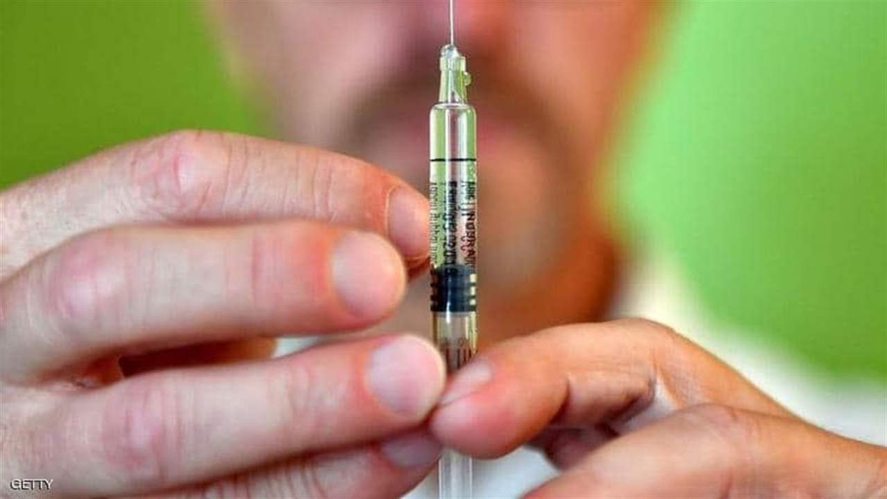 سطو باستخدام "حقنة ملوثة بفيروس كورونا"