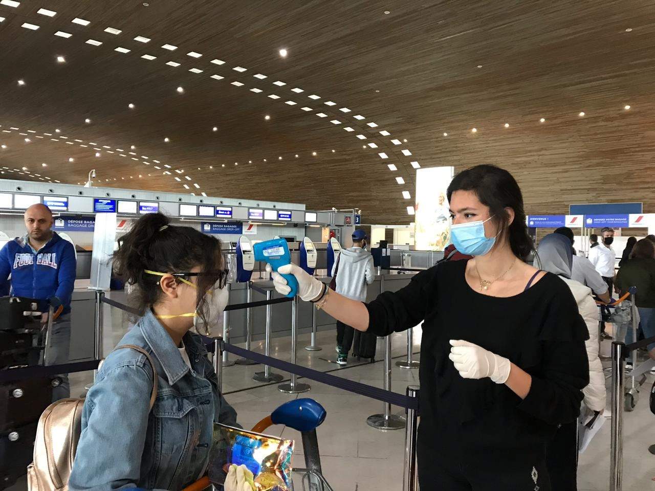 السفارة اللبنانية في فرنسا: طائرتان من باريس تنقلان 240 فحص PCR ونصف طن من الأدوية والمستلزمات من لبنانيين لوزارة الصحة