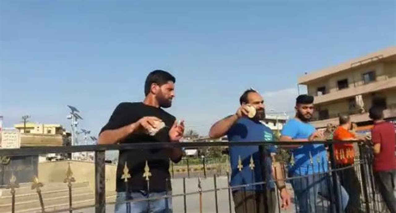 مراسل "الجديد": توافد محتجين إلى ساحة العبدة في عكار 