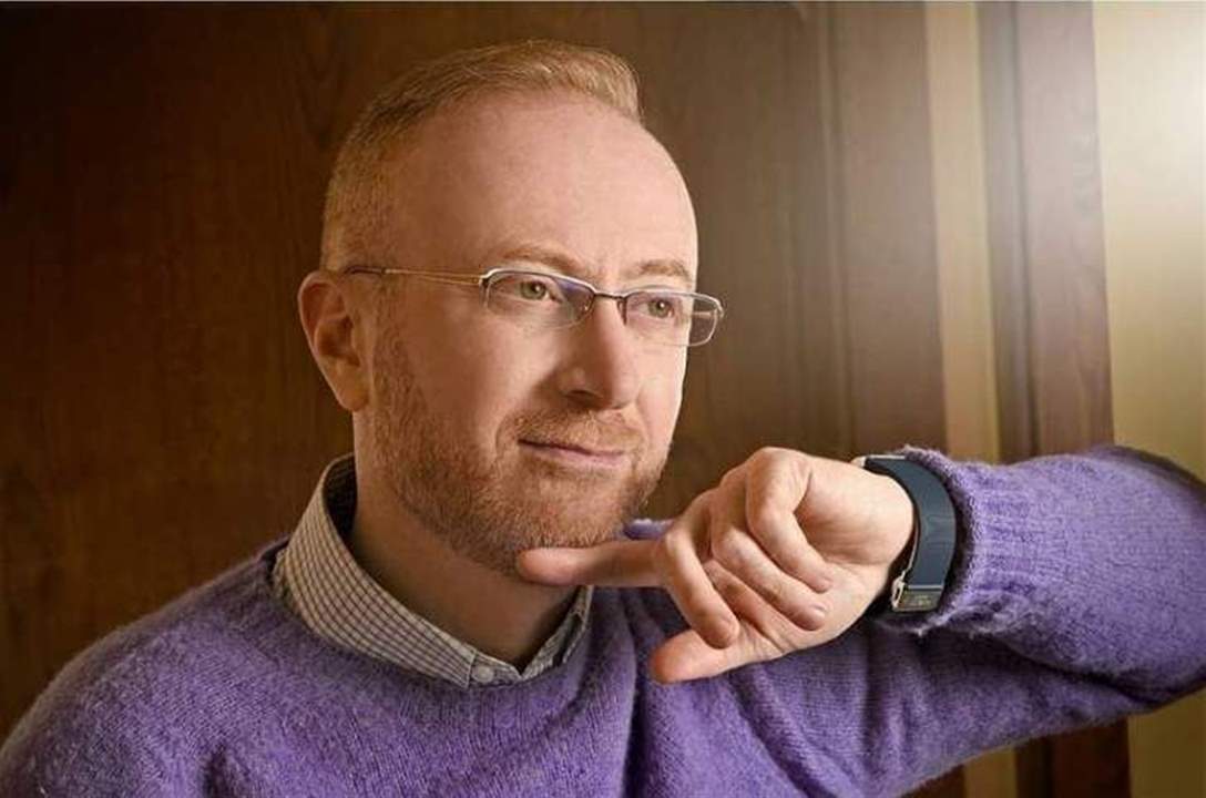 مصطفى الخاني يفاجئ الجميع بصور قديمة مع تيم حسن .. كيف كان شكلهما؟