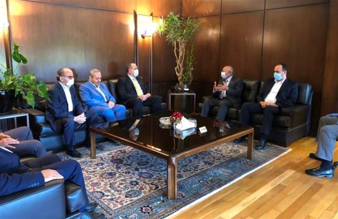 وزير الصناعة يجول على عدد من المصانع في صيدا والجوار 