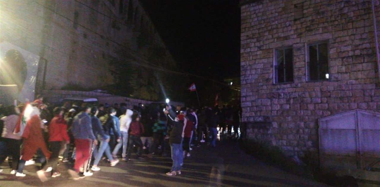 وقفة احتجاجية على الأوضاع المعيشية في ساحة سرايا حاصبيا