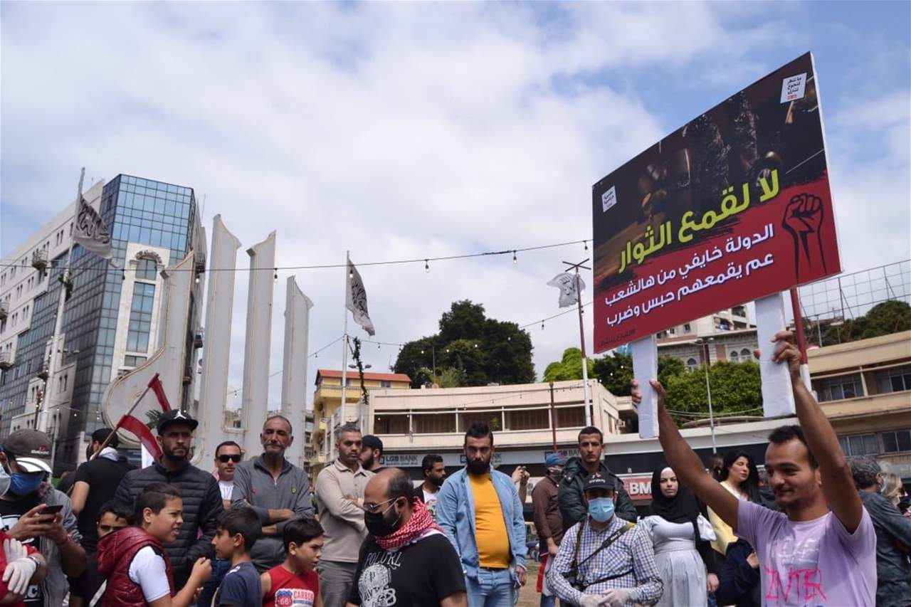 من بيروت وعرسال وجل الديب... متظاهرون في طرابلس من مناطق مختلفة