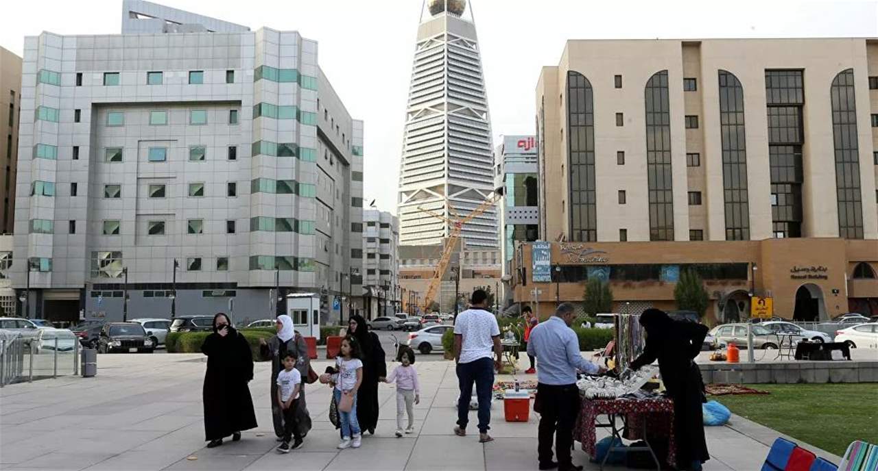 السعودية والإمارت تعلنان موعد أول أيام عيد الفطر