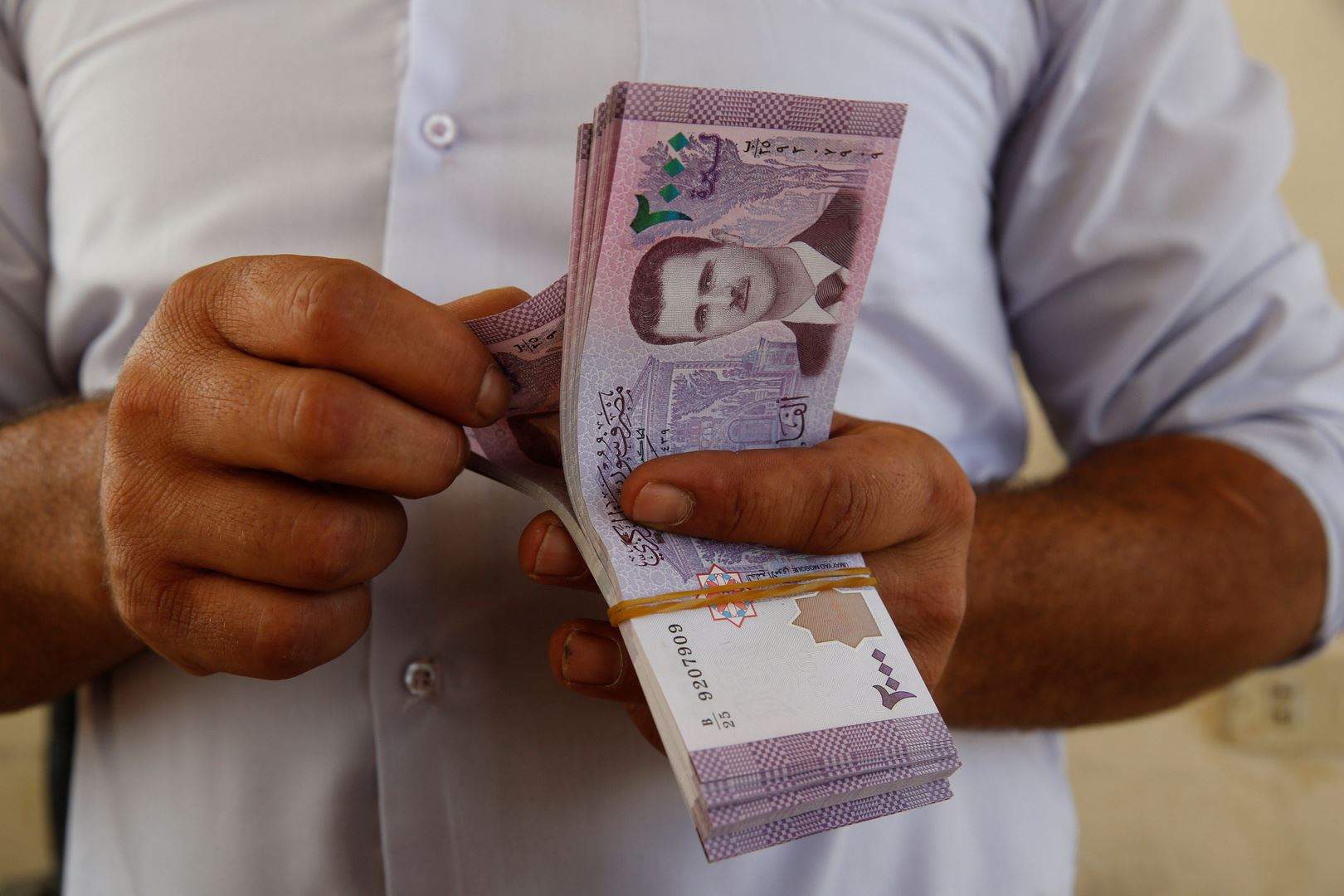 الليرة السورية تسجّل انخفاضاً قياسياً قبل عقوبات "قانون قيصر"