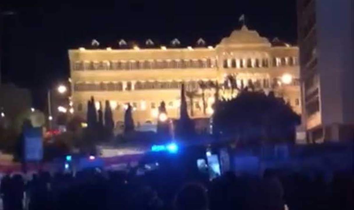 بالفيديو… عودة الاحتجاجات والمواجهات إلى وسط بيروت