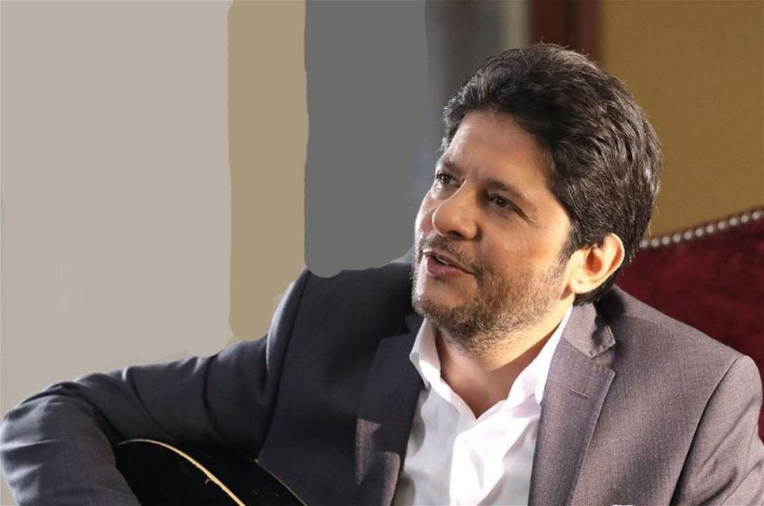 للمرة الأولى معين شريف يظهر مع عائلته ولماذا قال عن فضل شاكر "شجاع"؟