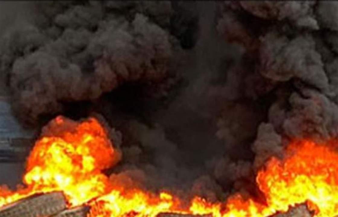  محتجون يشعلون اطارات أمام سراي جونية