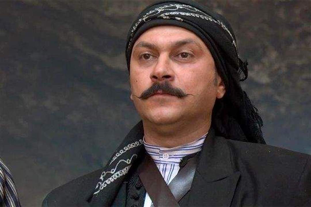 وائل شرف الشهير بـ معتز بطل باب الحارة يكشف عن صورة طفليه للمرة الأولى وهل أصبح شبيه تامر حسني ؟!