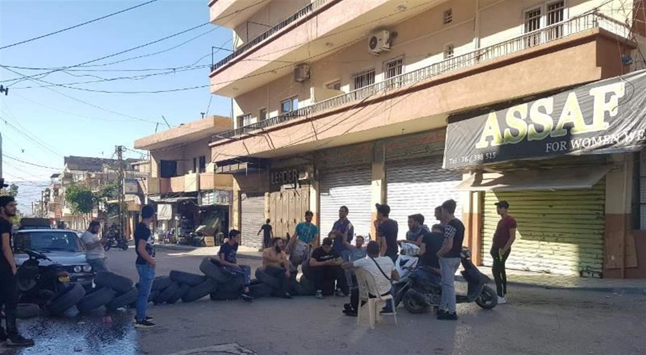 محتجون قطعوا مستديرة ساحة ناصر باتجاه شارع بشارة الخوري والسوق التجاري في بعلبك
