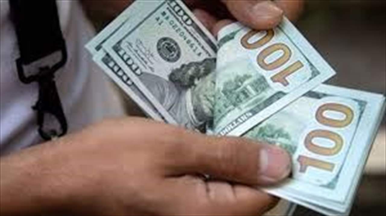 "الاخبار"... الدولار يتراجع في السوق السوداء: "تصحيح تلقائي" أم خشية الصرّافين من المصارف؟