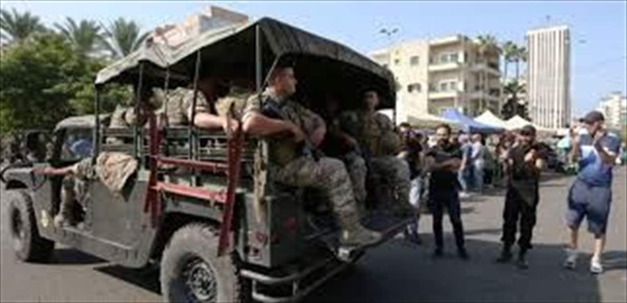 متظاهرون قطعوا الطريق في فرن الشباك صباحاً  وقوة من الجيش فتحت الاوتوستراد