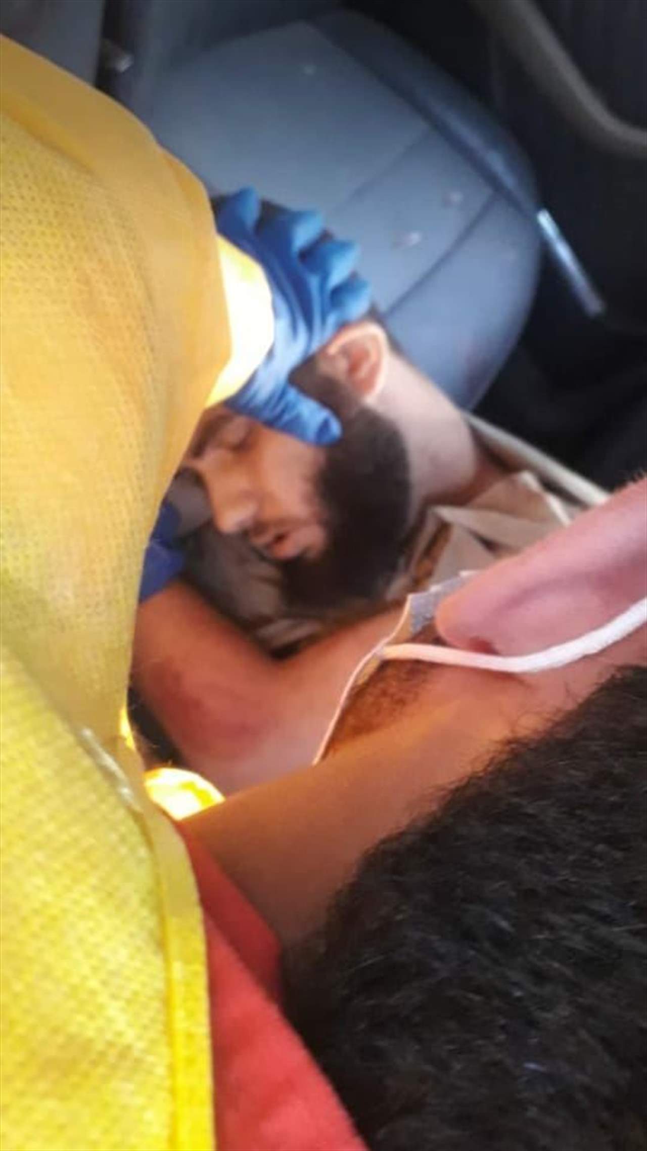 العثور على شابين مقتولين وجريح داخل سيارة في جرود مشمش