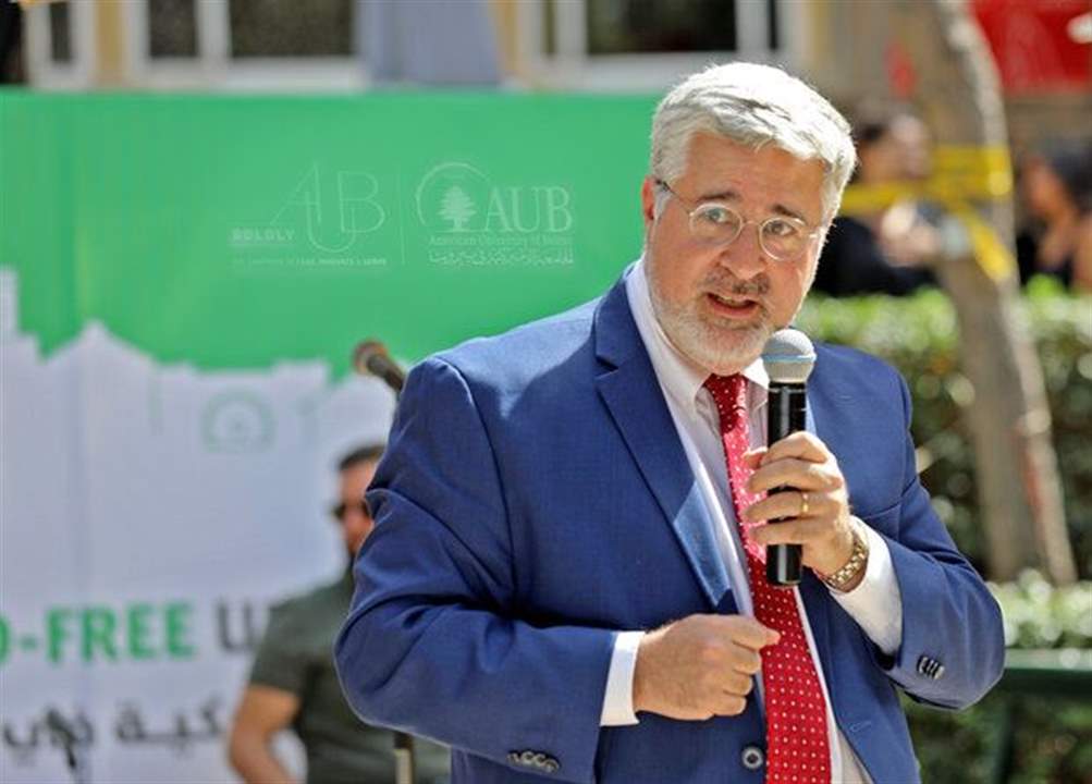 رئيس الجامعة الأميركية يصف الحكومة بـ "الأسوأ في تاريخ لبنان"