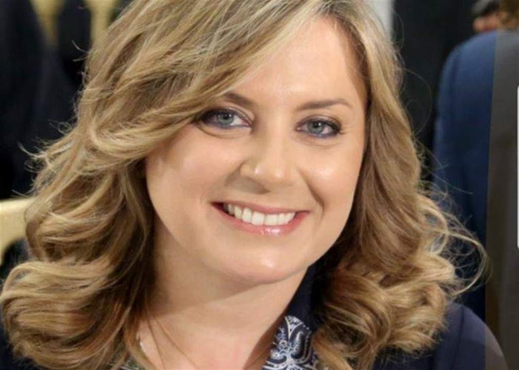 كلودين عون روكز تغرّد عن والدها وزوجها... ماذا قالت؟