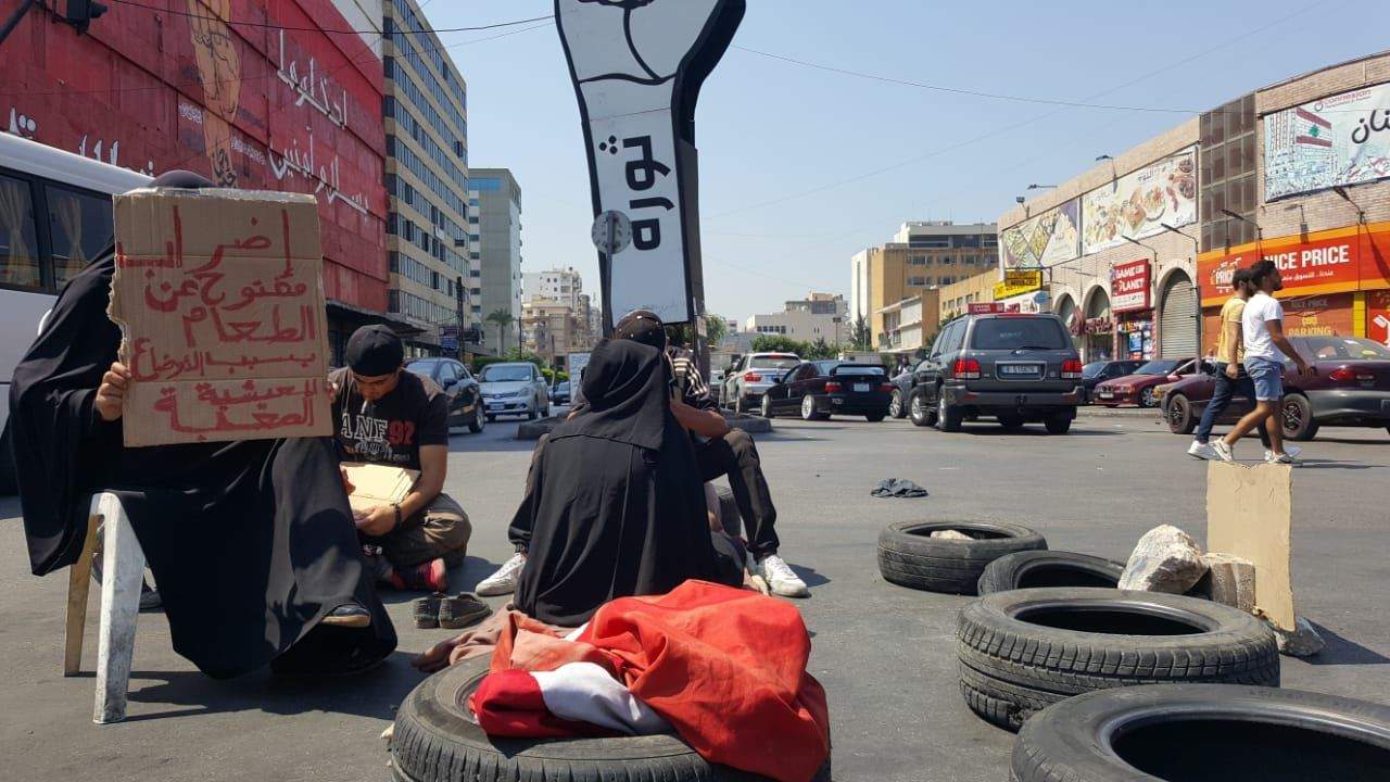 بالصور- الناشط فادي ابراهيم يبدأ الجولة الثالثة من معركة الامعاء الخاوية...