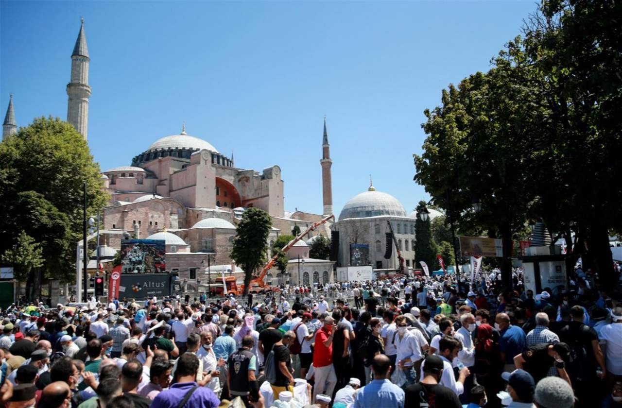 أ.ف.ب: أول صلاة للمسلمين في آيا صوفيا بعد تحويل الموقع إلى مسجد في تركيا  